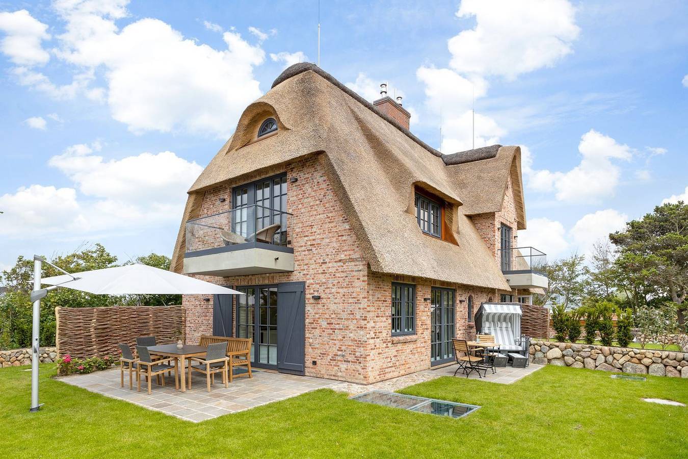 Hausteil im Ug, Eg, Og, Dg ca. 140m² Nutzfläche, keine Haustiere erlaubt. in Wenningstedt, Sylt