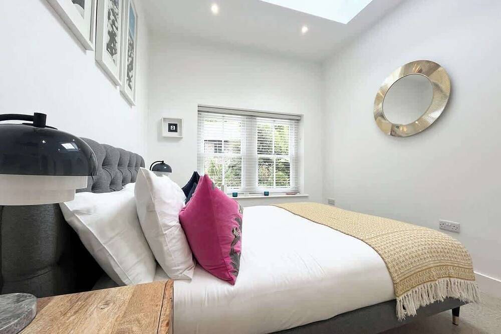 Stunning 1 Bed~ River view~ parking~central in Newlyn, Cornwall