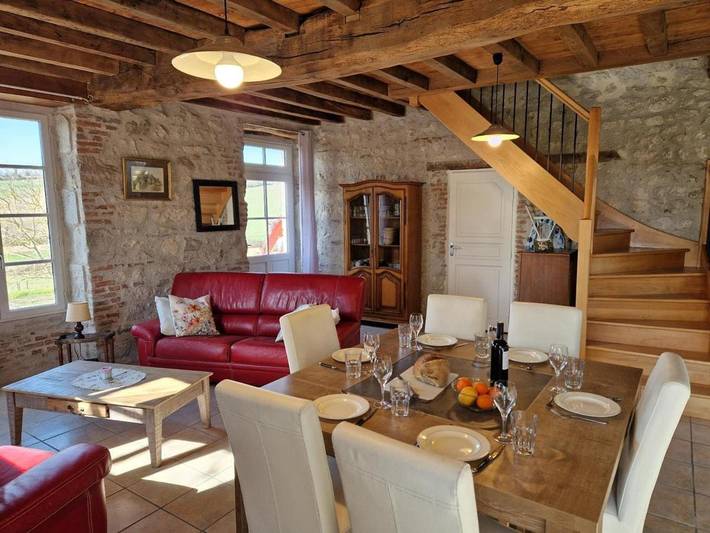 Location de vacances pour 8 personnes, avec Terrasse et Piscine à Charroux (Auvergne)