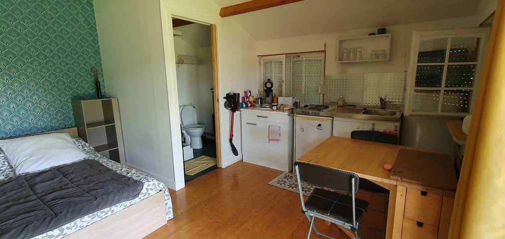 Chalet '2 Pers Jarnac' avec terrasse privée, jardin privé et climatisation in Jarnac, Charente