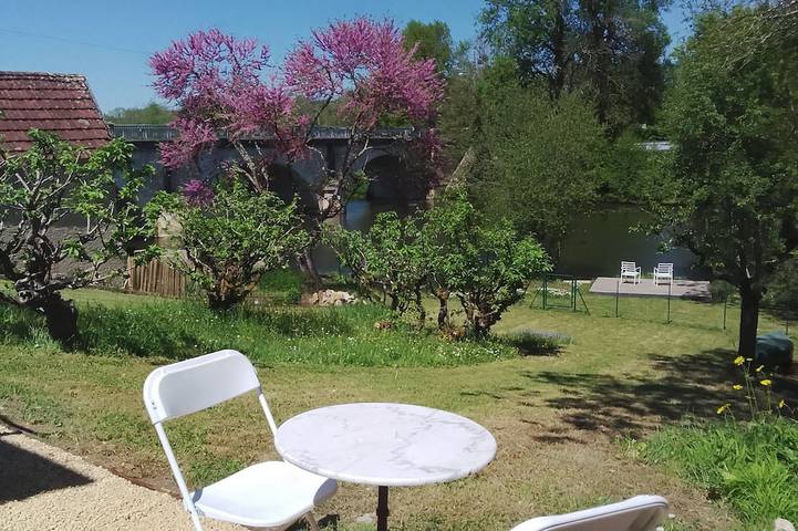 Gîte pour 7 personnes, avec Terrasse et Jardin