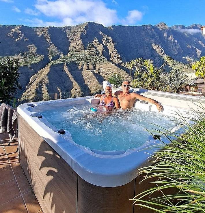 Vacation rental for 2 people, with Hot tub and Terrace as well as Yard in La Palma