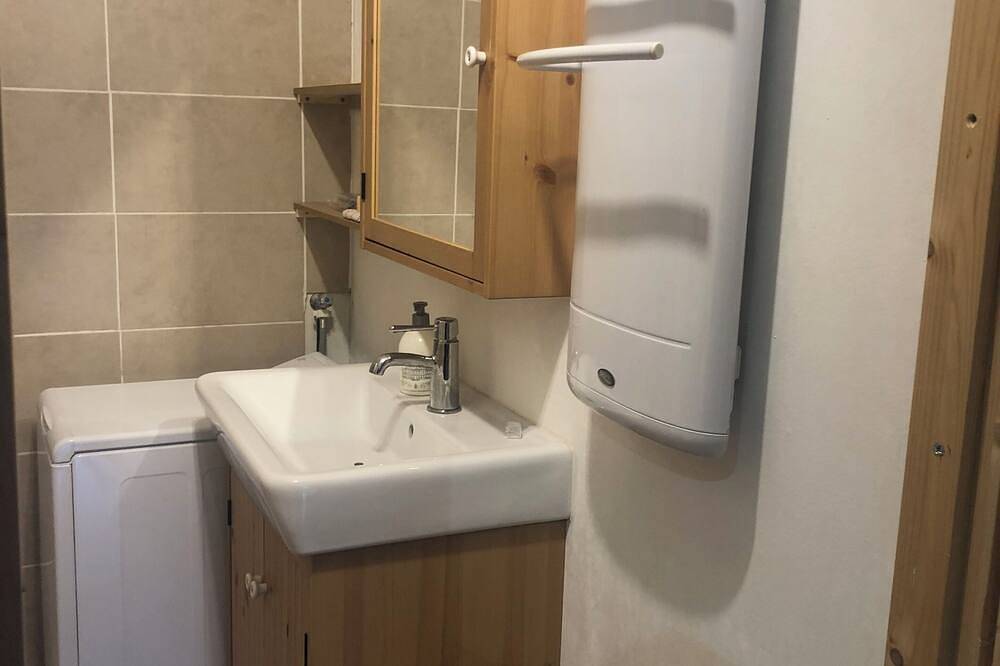 Apartamento entero, Studio Le Refuge sleeps 4 with sleeping area, mountain view, all comforts in Saint-Jean-Saint-Nicolas, Parque Nacional de los Ecrins