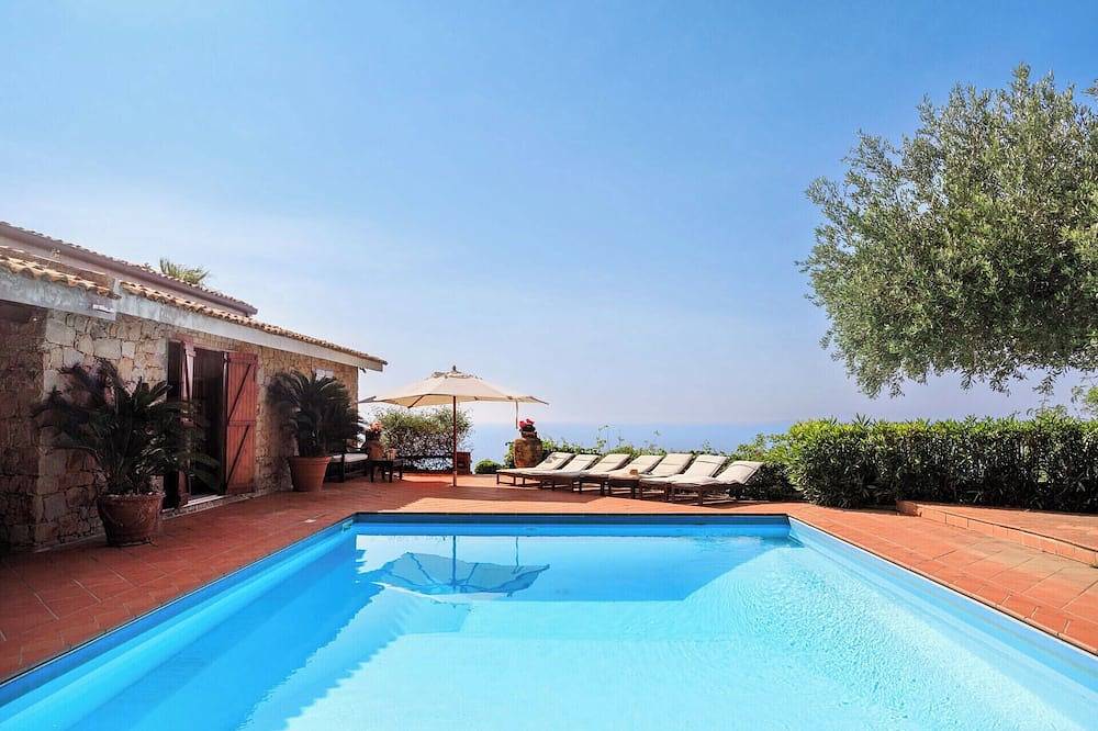 Gli Ulivi - Quattro Camere da Letto Villa, Ospiti Massimo 8 in Capo d'Orlando, Provincia di Messina