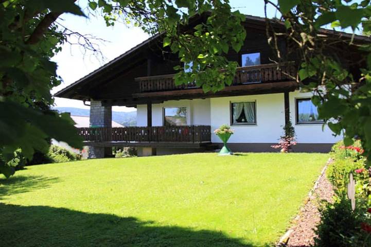 Ferienhaus für 4 Personen, mit Garten und Whirlpool