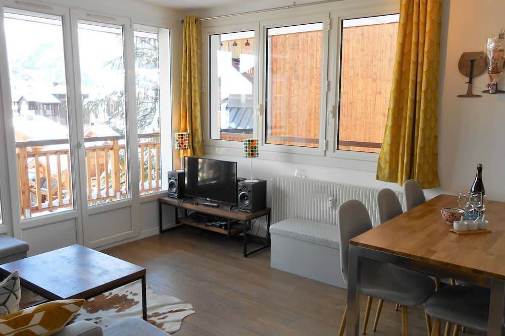 Entire apartment, Cozy apartment 6 people, balcony, pets allowed, parking in Vénosc, Les Deux Alpes