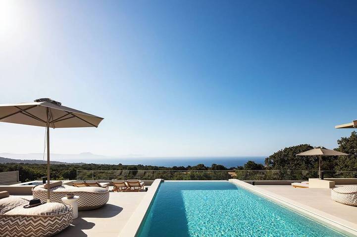 Villa for 12 people, with hot tub and garden in Crete