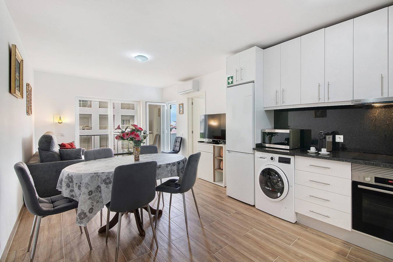 Entire apartment, Apartment 'Sol E Mar' with Sea View, Wi-Fi and Air Conditioning in Quarteira, Faro District