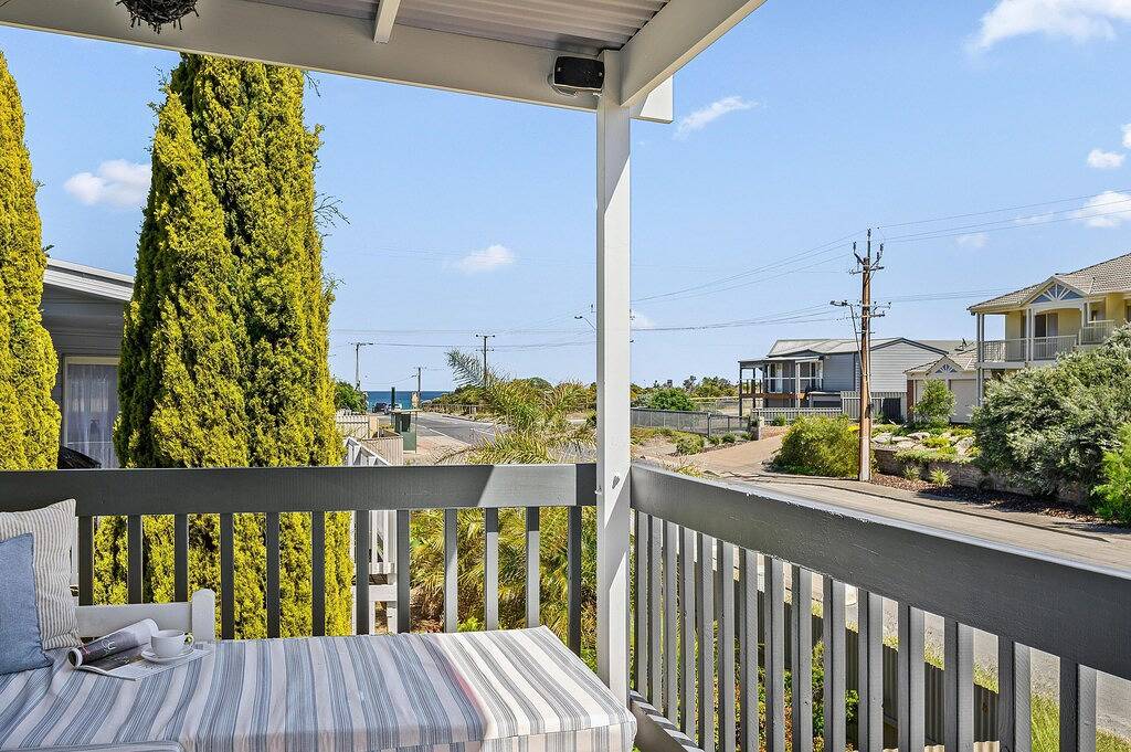 The Loveshack ~ Silver Sands - Family Entertainer Surrounded by Sea, Scrub & Hills in Aldinga Beach, City of Onkaparinga