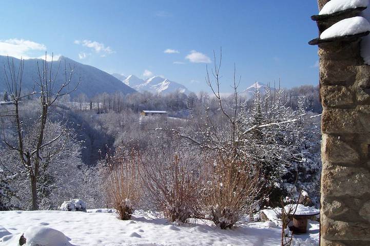 Location de vacances pour 2 personnes, avec Terrasse et Jardin à Oust