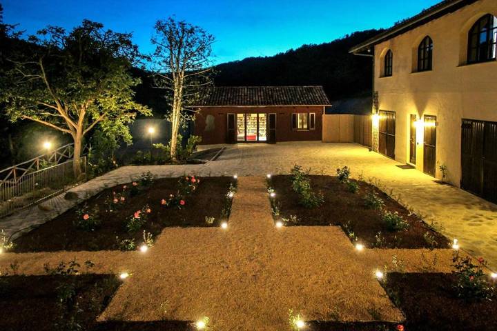 Pension voor 2 personen, with zwembad and tuin as well as terras, met huisdier in Piëmont