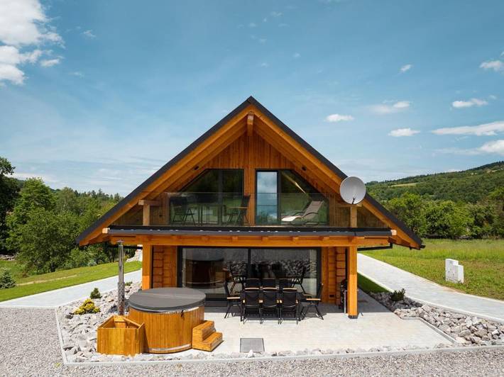 Ferienhaus für 10 Personen, mit Balkon und Whirlpool sowie Garten