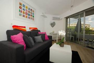 Gîte pour 4 personnes, avec jardin ainsi que jacuzzi et piscine dans Port du Cros de cagnes