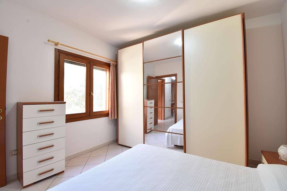 Appartamento intero, Trilocale climatizzato con veranda e posto auto in Rena Majore, Gallura