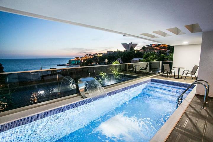 Chambre d’hôte pour 5 personnes, avec vue ainsi que terrasse et piscine