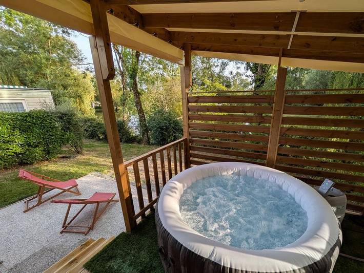 Camping Paradis - Domaine de Bellevue - Mobilhome 2 personnes - Gamme Cocoon Spa – 1 ch – 2 pers - Climatisation in Saint-Christophe-du-Ligneron, Vallée de la Loire