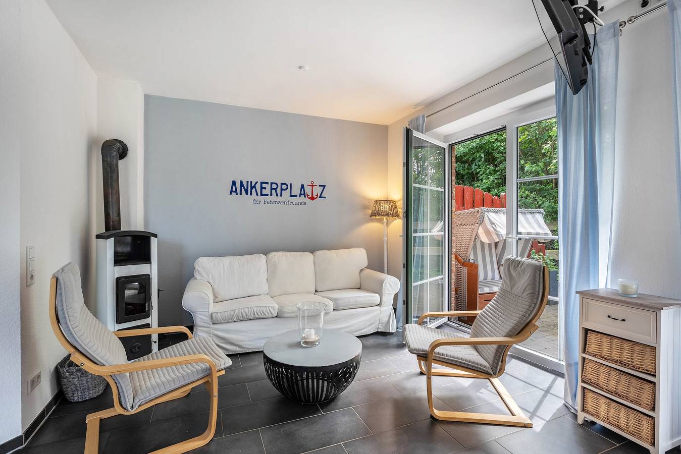 Ferienhaus 'Haus Am Dorfteich B Eingefriedet' mit privater Terrasse, Gemeinschaftsgarten und Wlan in Westfehmarn, Fehmarn