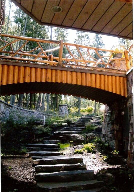 Ganze Wohnung, Rustikaler Luxus mit Weltklasse-Aussicht und Privatstrand in Finley Point, Flathead Nationalwald