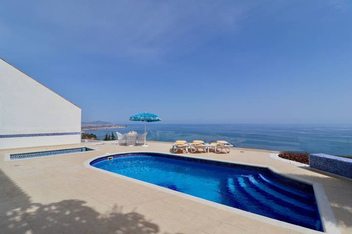 Chalet para 8 personas, con Balcón y Jacuzzi además de Jardín y Piscina para niños en Salobreña