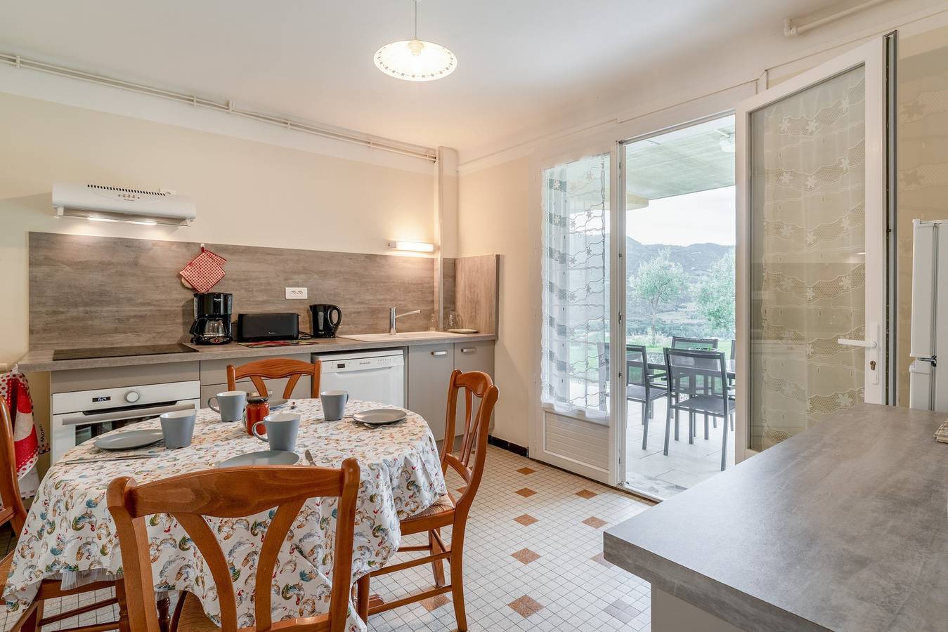 Entire apartment, Gîte Des Lavandes Apartment with Mountain View and Wi-Fi in Nyons, Nyons region