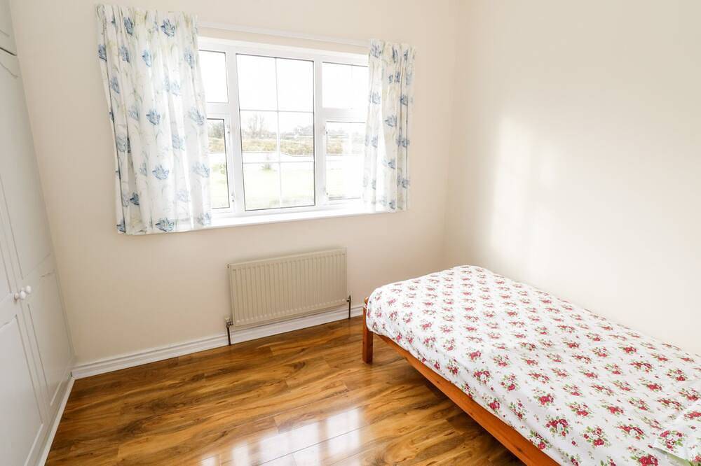 Dromore West Cottage, family friendly in Dromore West, County Sligo in County Sligo