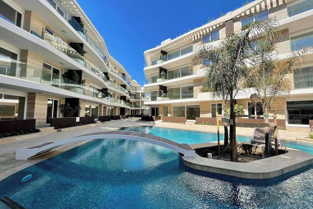 Entire apartment, Deluxe 3 Br Oasis With Pool Next to St Julians in San Giljan, Malta Island