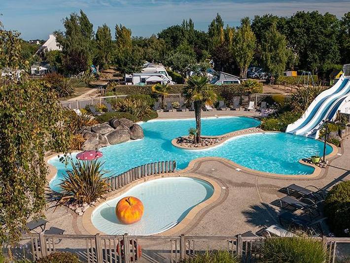 Camping pour 4 personnes, avec Terrasse et Bassin pour enfant à Névez