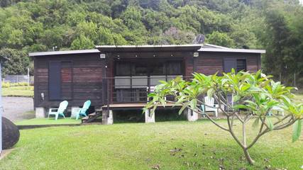 Gîte pour 2 personnes, avec jacuzzi ainsi que jardin et piscine dans Riviere Du Mat