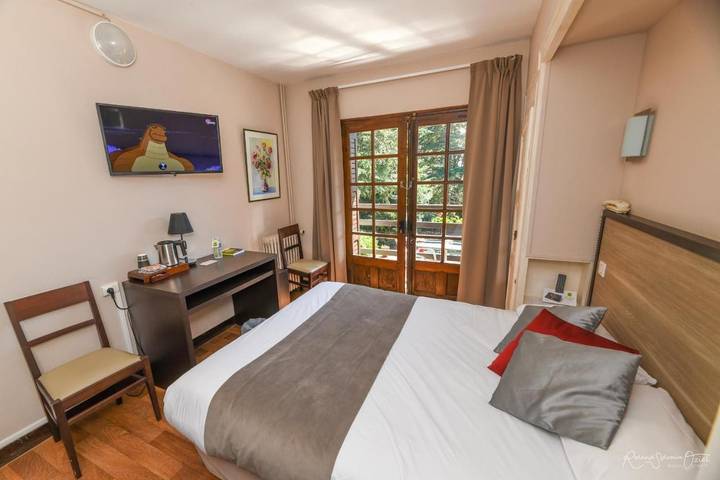 Hôtel pour 2 personnes, avec piscine ainsi que vue et jardin à Saint-Laurent-sur-Sèvre - 2