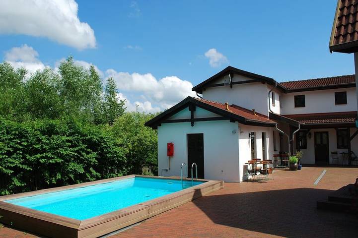 Ferienwohnung für 4 Personen, mit Terrasse und Garten sowie Pool in Dargun