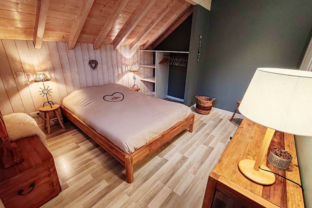 Chalet refait à neuf, 200m du lac et piste cyclable, boulodrome babyfoot jeux. in Lac de Gérardmer, Gérardmer