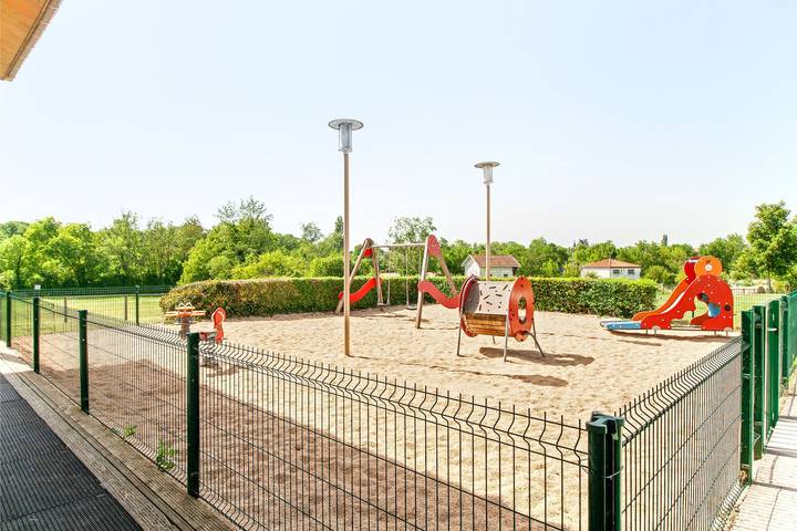 Gîte pour 5 personnes, avec piscine et balcon, adapté aux familles à Jonzac - 3