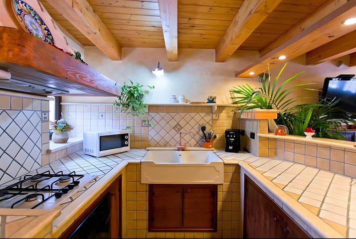Entire apartment, 'Alla Corte Dei Ventimiglia' Apartment with Mountain View, Wi-Fi, and Air Conditioning in Montelepre, Palermo Province