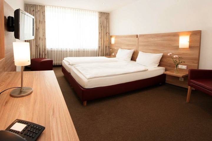 Hotel für 3 Personen, mit Terrasse und Ausblick in Burscheid - 4