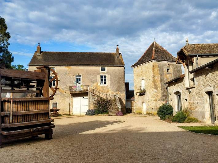 Gîte pour 10 personnes, avec piscine et jardin, animaux acceptés à Rosey