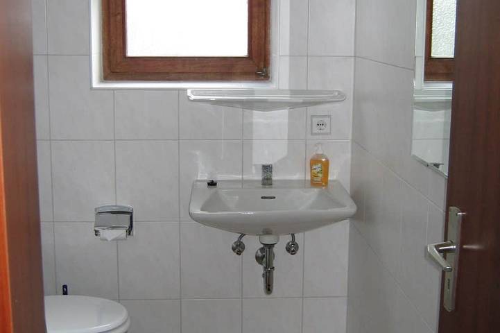 Ganze Wohnung, Großzügige, gemütliche Ferienwohnung mit Balkon in der Vulkaneifel in Immerath, Vulkaneifel