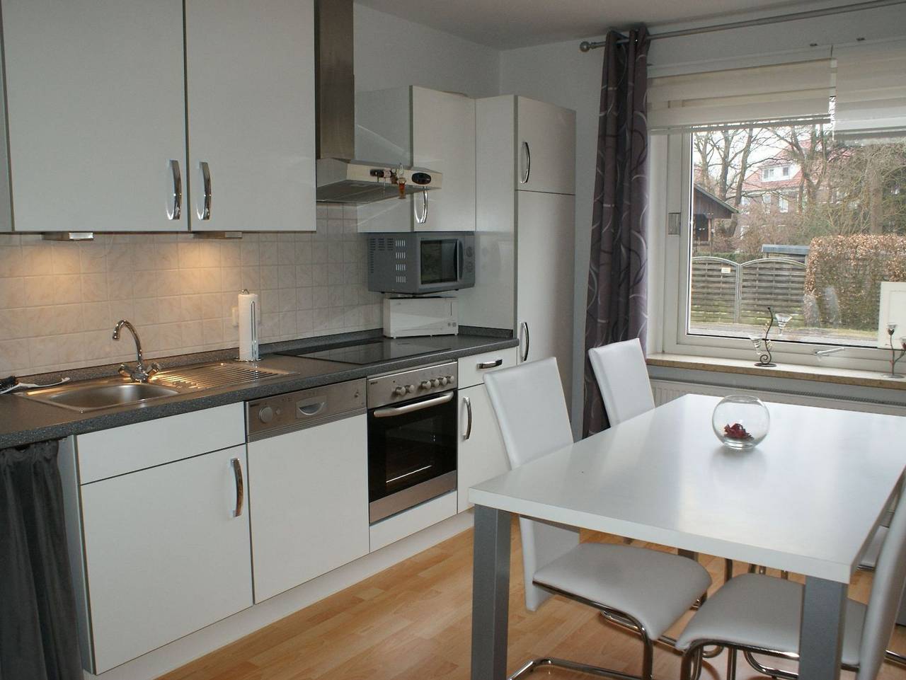 Ganze Ferienwohnung, Ferienwohnung Luna - Appartement/Fewo, Dusche, Wc, 1 Schlafraum in Aurich, Nordseeküste