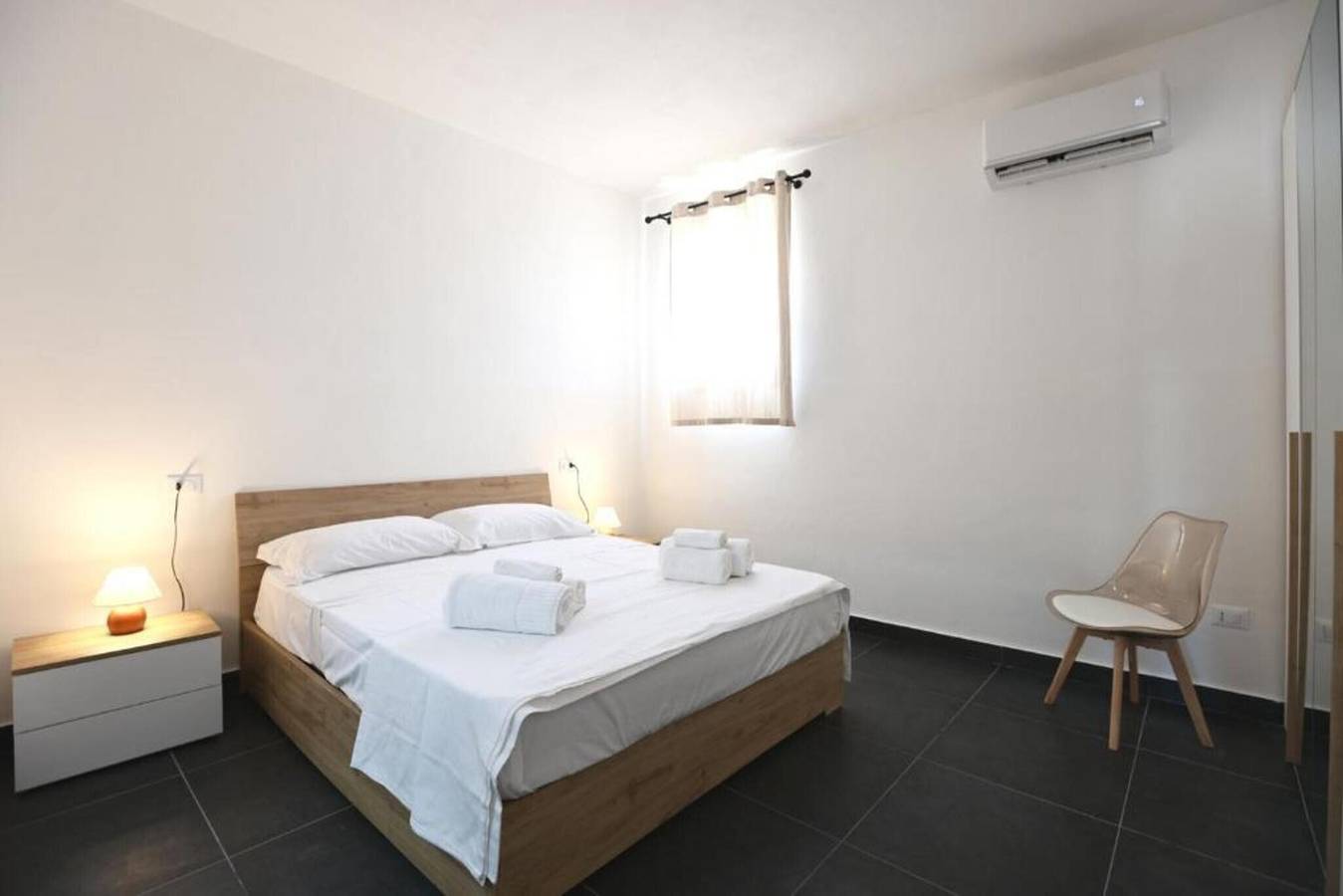 Room 'Altavilla 3' with Shared Garden and Air Conditioning in Torre Colonna-Sperone, Altavilla Milicia