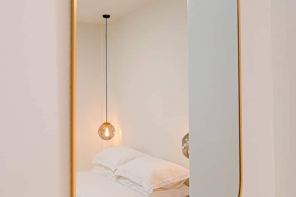 Entire apartment, Omnia Suite located in Fira Capital of Santorini and very close to the caldera. in Thera, Santorini