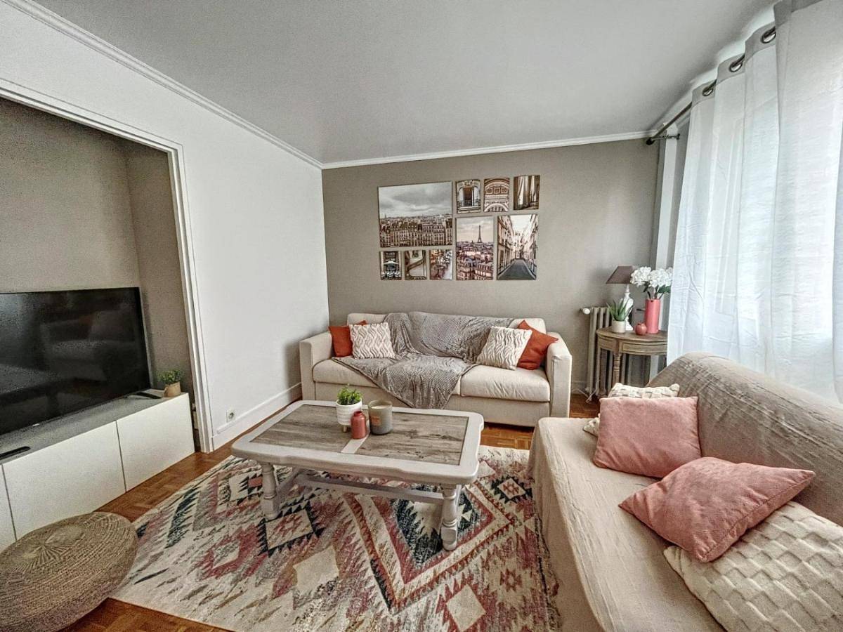 Appartement entier, Appart Xl "So cosy"- 4 beds - 8 pax - free Parking - Near Paris in Épinay-sur-Seine, Seine-Saint-Denis