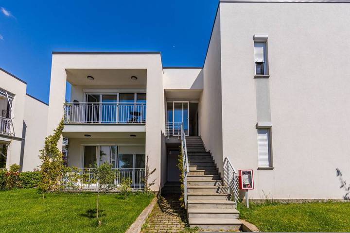 Gîte pour 4 personnes, avec piscine et balcon, adapté aux familles dans Lezhë - 2