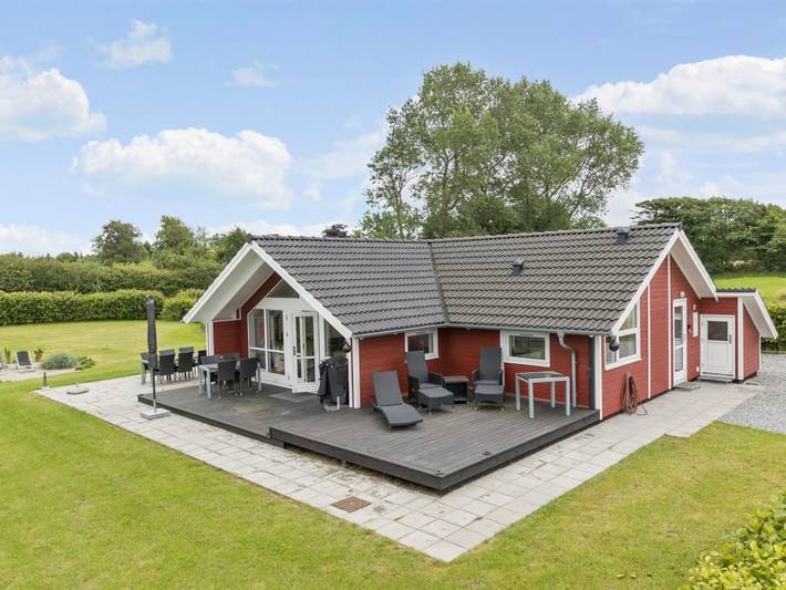 Feriehus for 6 personer, med sauna og jacuzzi i tillegg til terrasse i Als