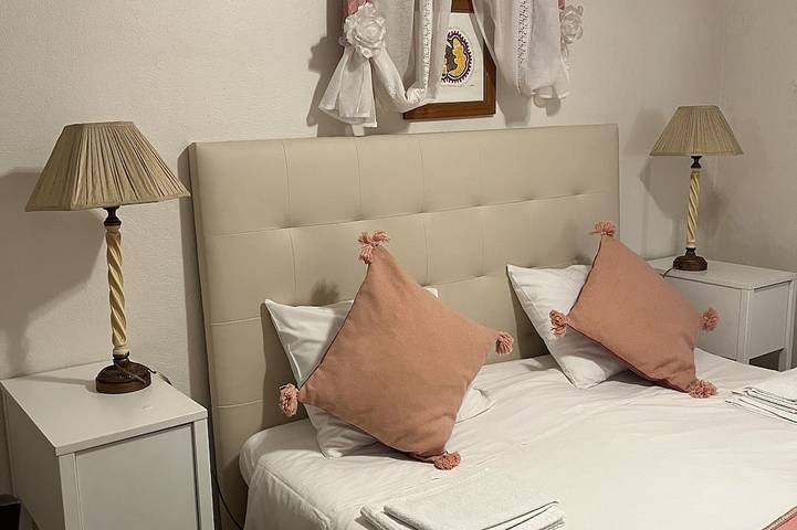 Ganze Wohnung, Wohnung in Lissabon (Studio mit einem Schlafzimmer) im Haus mit Garten / Grill in Lumiar, Costa de Lisboa