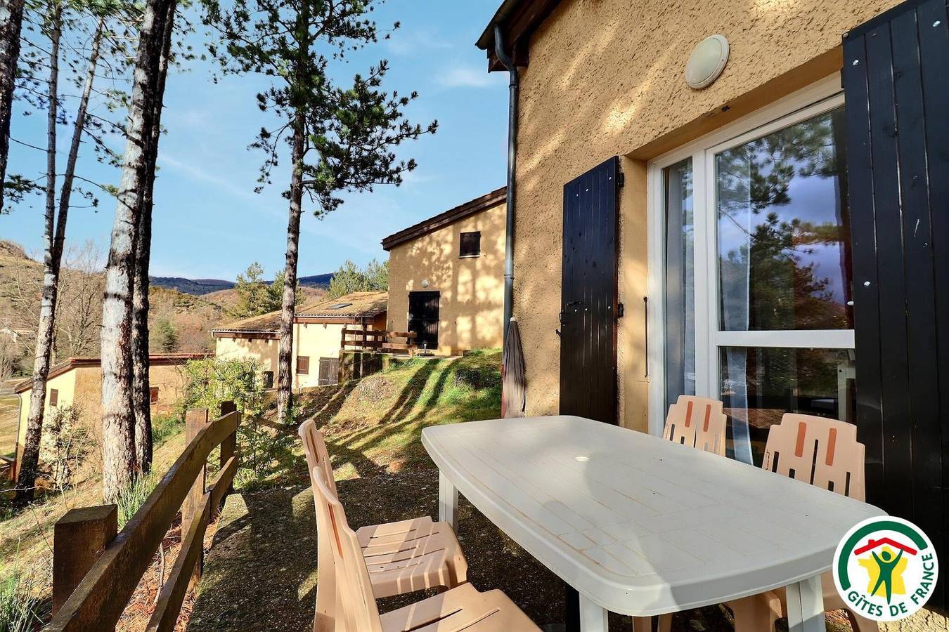 Gîte für 3 Personen mit Terrasse in Montbrun-les-Bains, Nyons und Umgebung