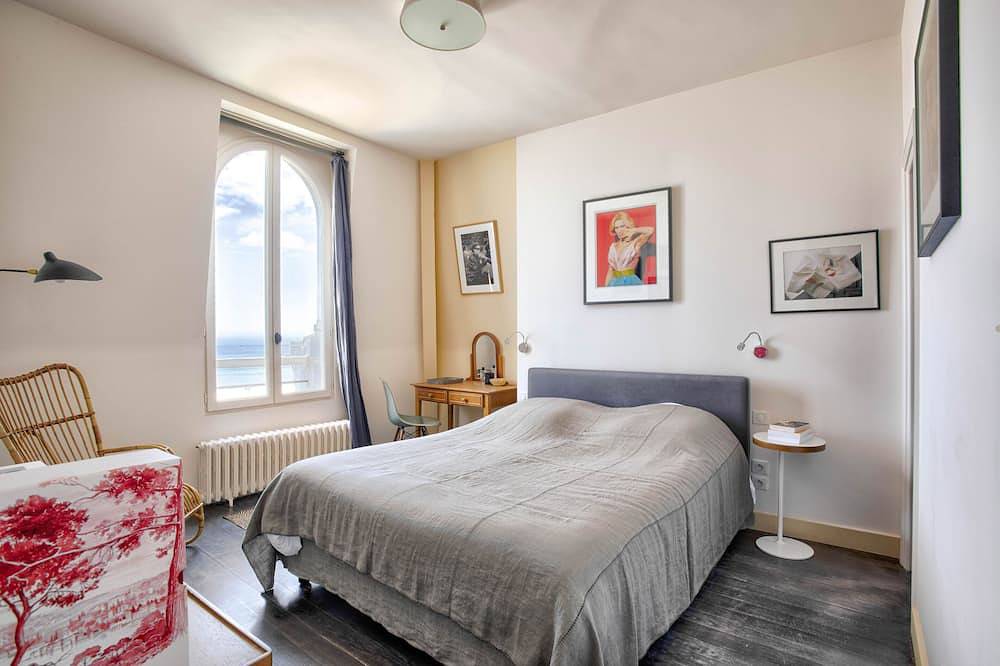 Appartement entier, Pieds dans l’eau vue mer d’exception in Trouville-sur-Mer, Région de Lisieux
