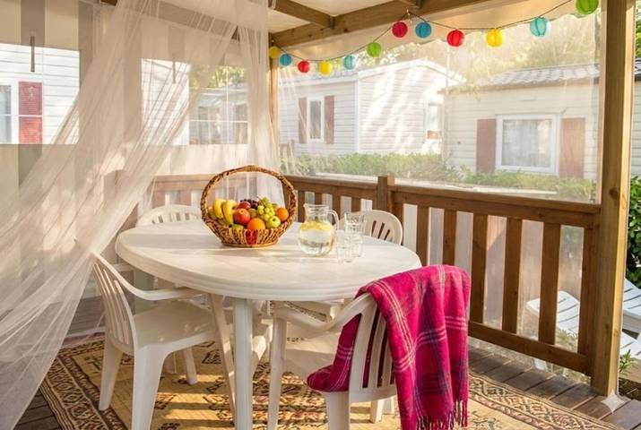 Camping pour 4 personnes, avec Terrasse et Jardin ainsi que Piscine et Vue
