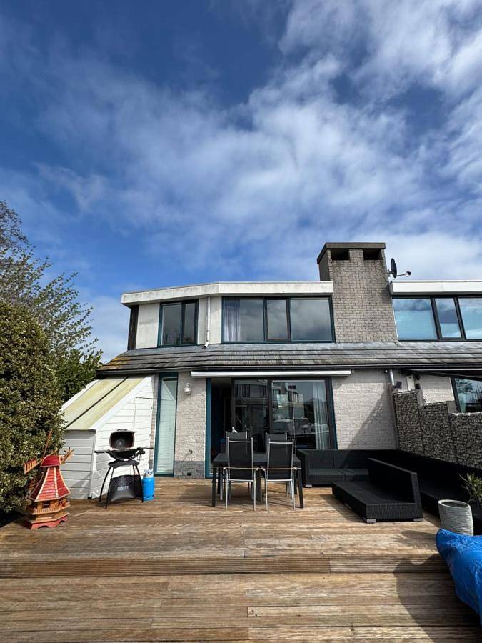 Ferienhaus für 4 Personen, mit Terrasse und Garten sowie Seeblick und Ausblick in Lemmer
