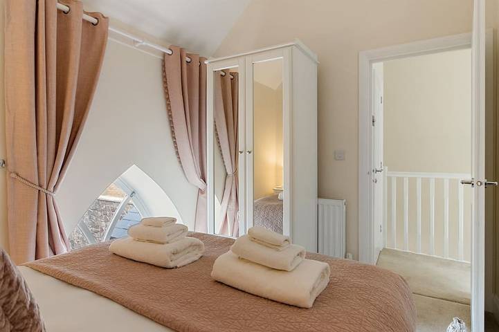 Romantic Cosy Seaside Cottage in Central Sidmouth With Free Parking in Sidmouth, Devon