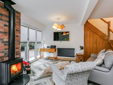 Log Cabin for 2 People in Welton le Marsh, Lincolnshire Wolds AONB, Photo 2