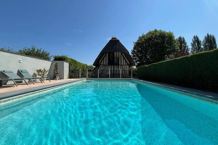 Location de vacances pour 13 personnes, avec sauna et piscine à Saint-Étienne-l'Allier